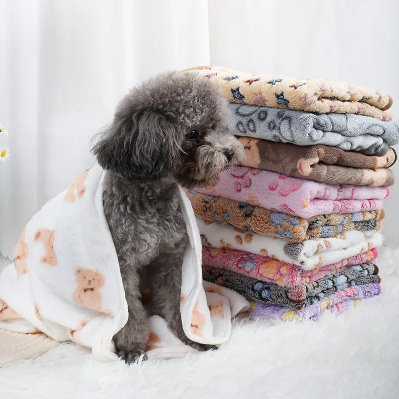 Plaid moelleux motif empreintes pour chien et chat